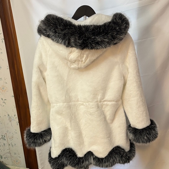 Woman’s Faux Fur Trimmed White Jacket - Picture 3 of 5